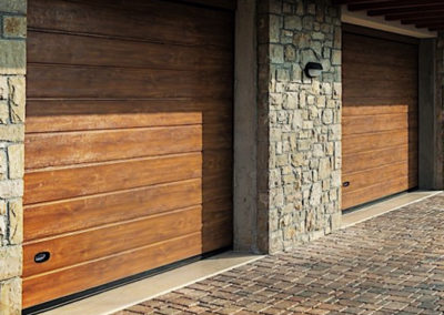 madera acanalada media1 1 400x284 - Puertas seccionales en madera